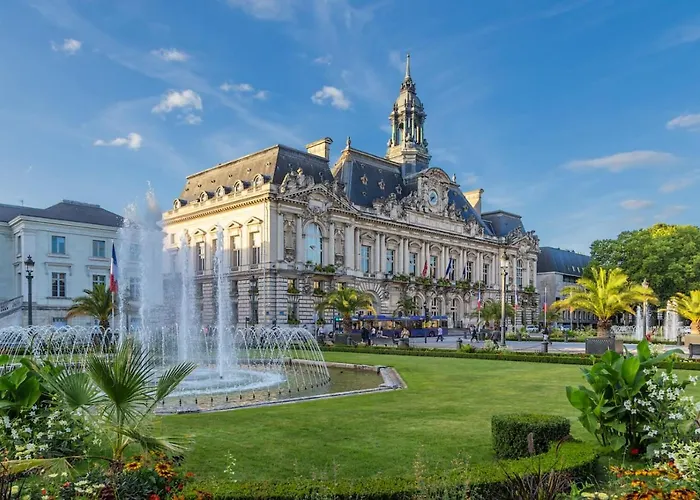 Dom wakacyjny Maison Tourangelle Chic & Cosy Avec Cour