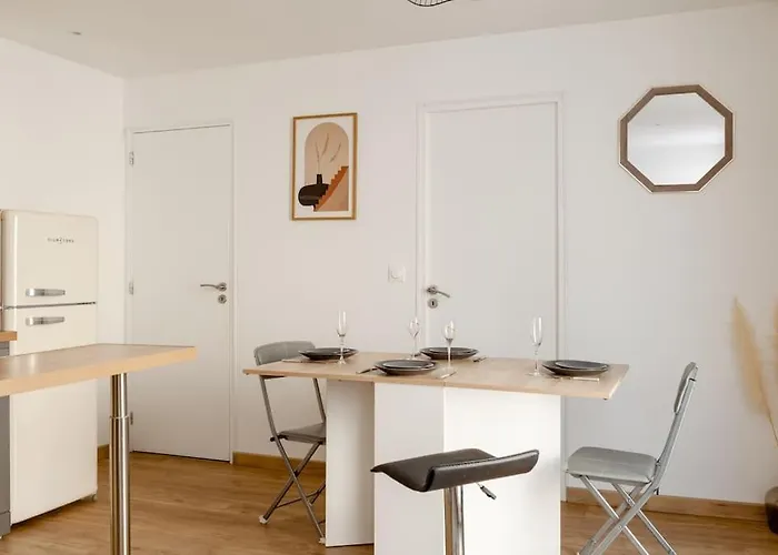 Dom wakacyjny Maison Tourangelle Chic & Cosy Avec Cour *